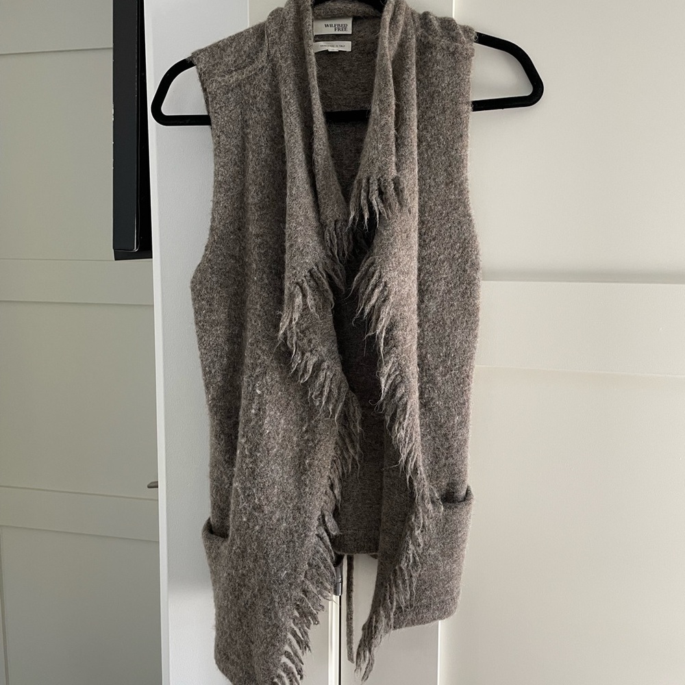 Aritzia Wilfred Free wool vest